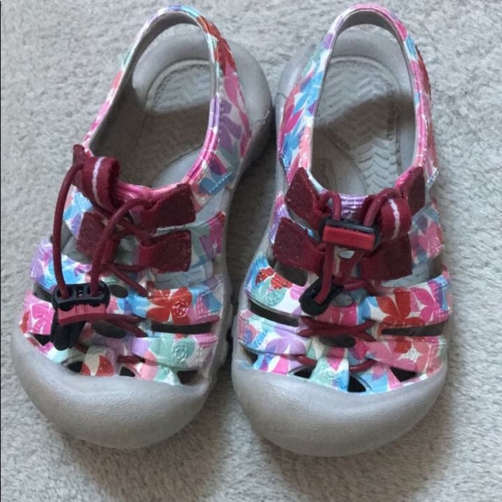 Toddler size 9 keens